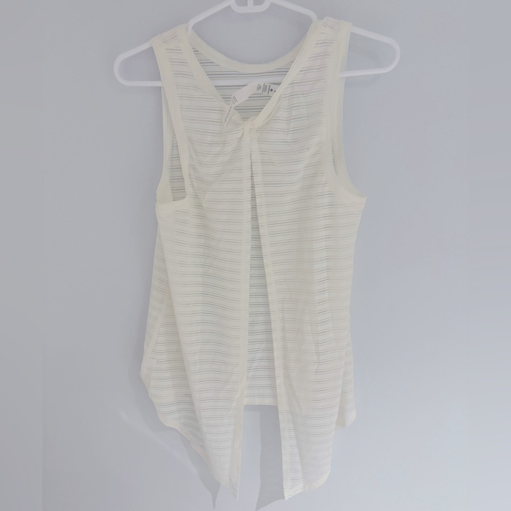 NWOT Lululemon sleeveless shirt